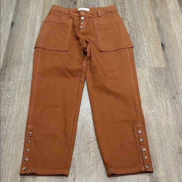 Something Navy Size 6 Tan Capris Front Pockets - Picture 3 of 13